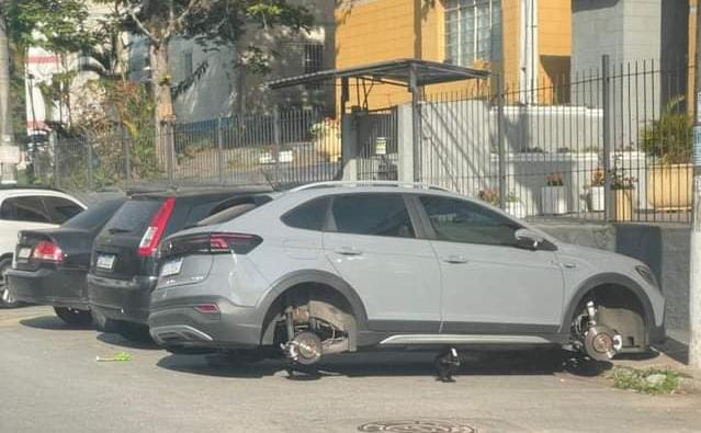 Voc Viu Isso Carro Tem As Rodas Furtadas Em Cotia Web Di Rio