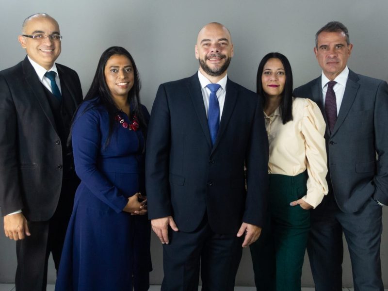 Da esquerda para direita: Rogério Targino (vice-presidente), Alexsandra Viana (Secretária adjunta), Alexandre Volpiani (presidente), Daysi Lindholz (secretária-geral) e Marcos Velloza (Tesoureiro)